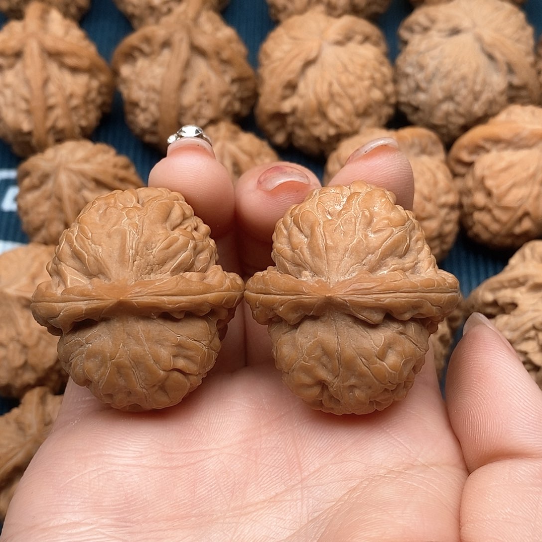 文玩核桃吊坠林****?金字塔