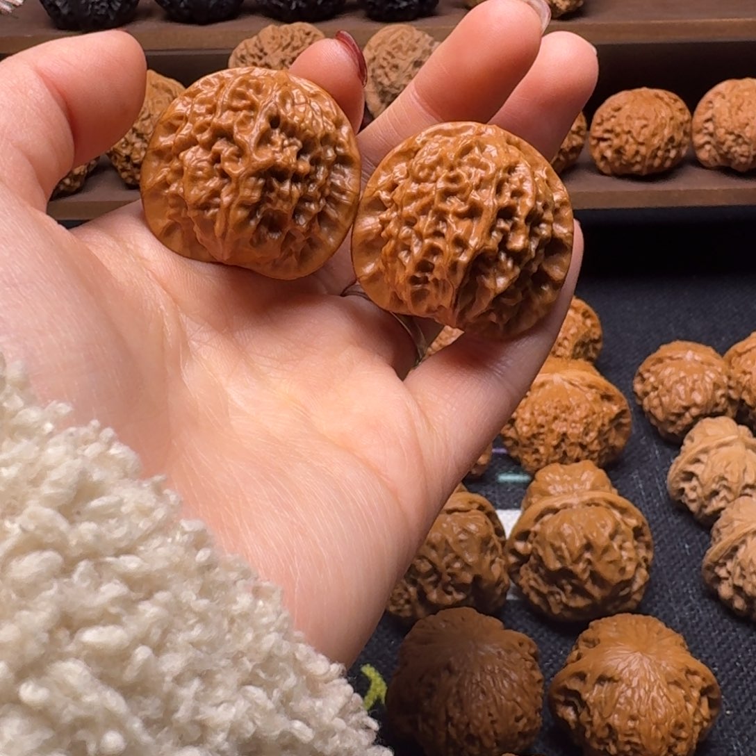 文玩核桃吊坠36瓷娃娃