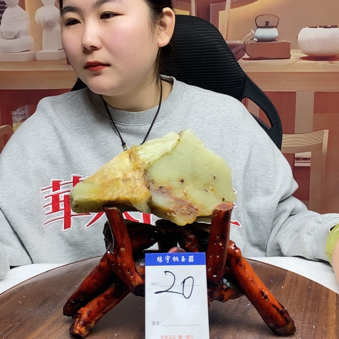 蛇纹石玉原石未镶嵌
