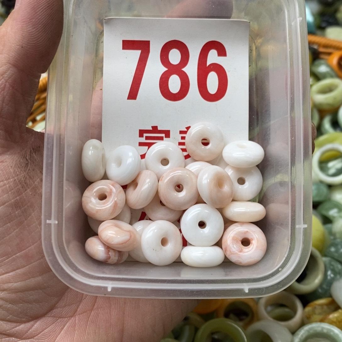 蛇纹石玉挂坠未镶嵌