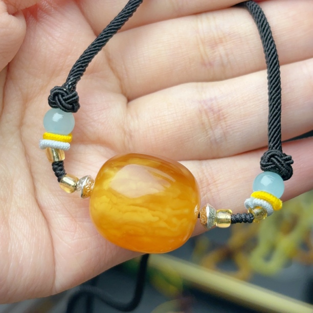 蜜糖色白花枣珠锁骨珠瑕疵蜜蜡项链23×20（420号）