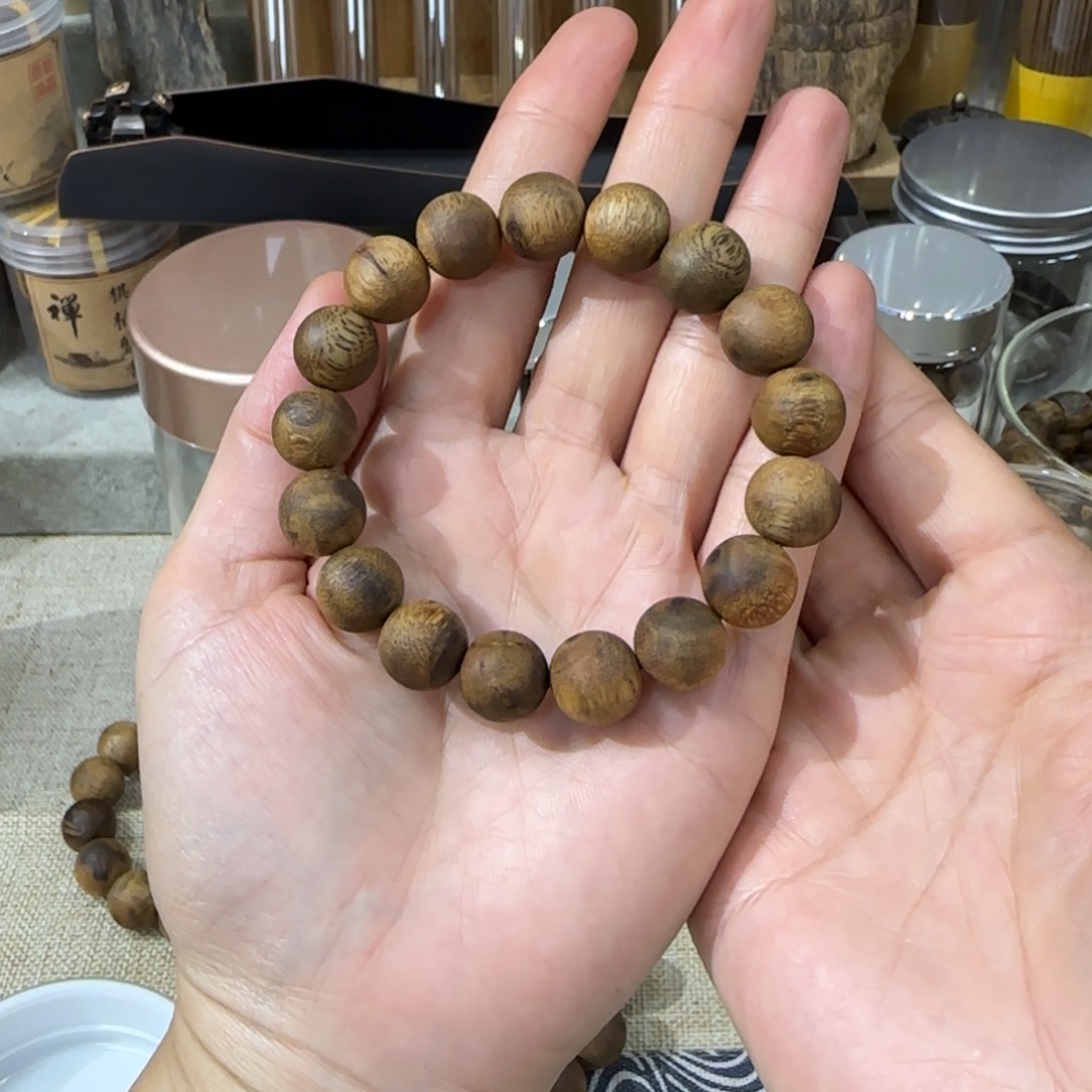 沉香手串1.3规格14克白奇