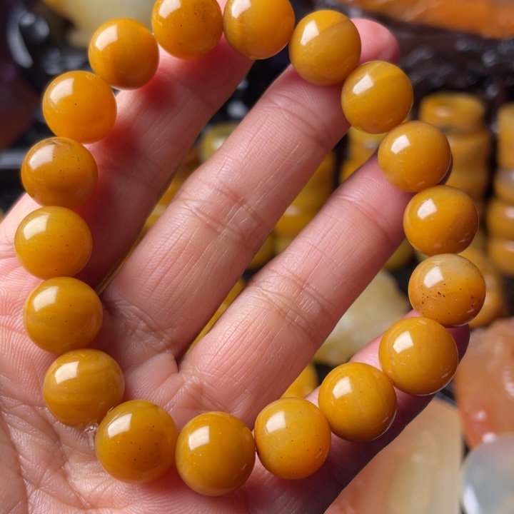 未镶嵌石英质玉（黄龙玉）颈饰