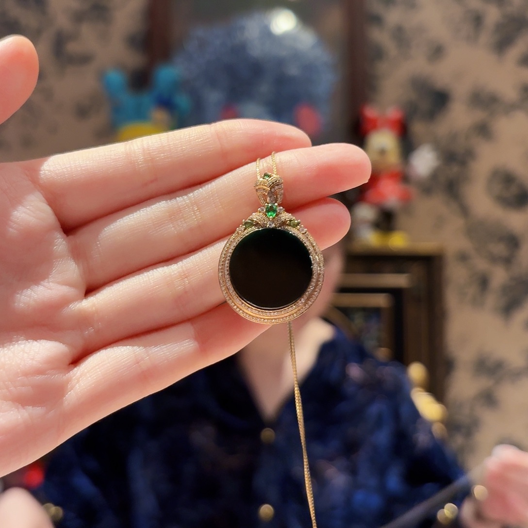 翡翠18K金镶嵌吊坠(赠链)