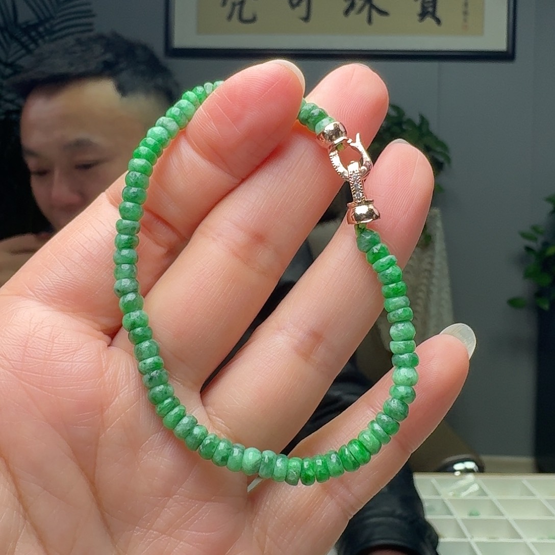 翡翠未镶嵌手链多样性发货其一