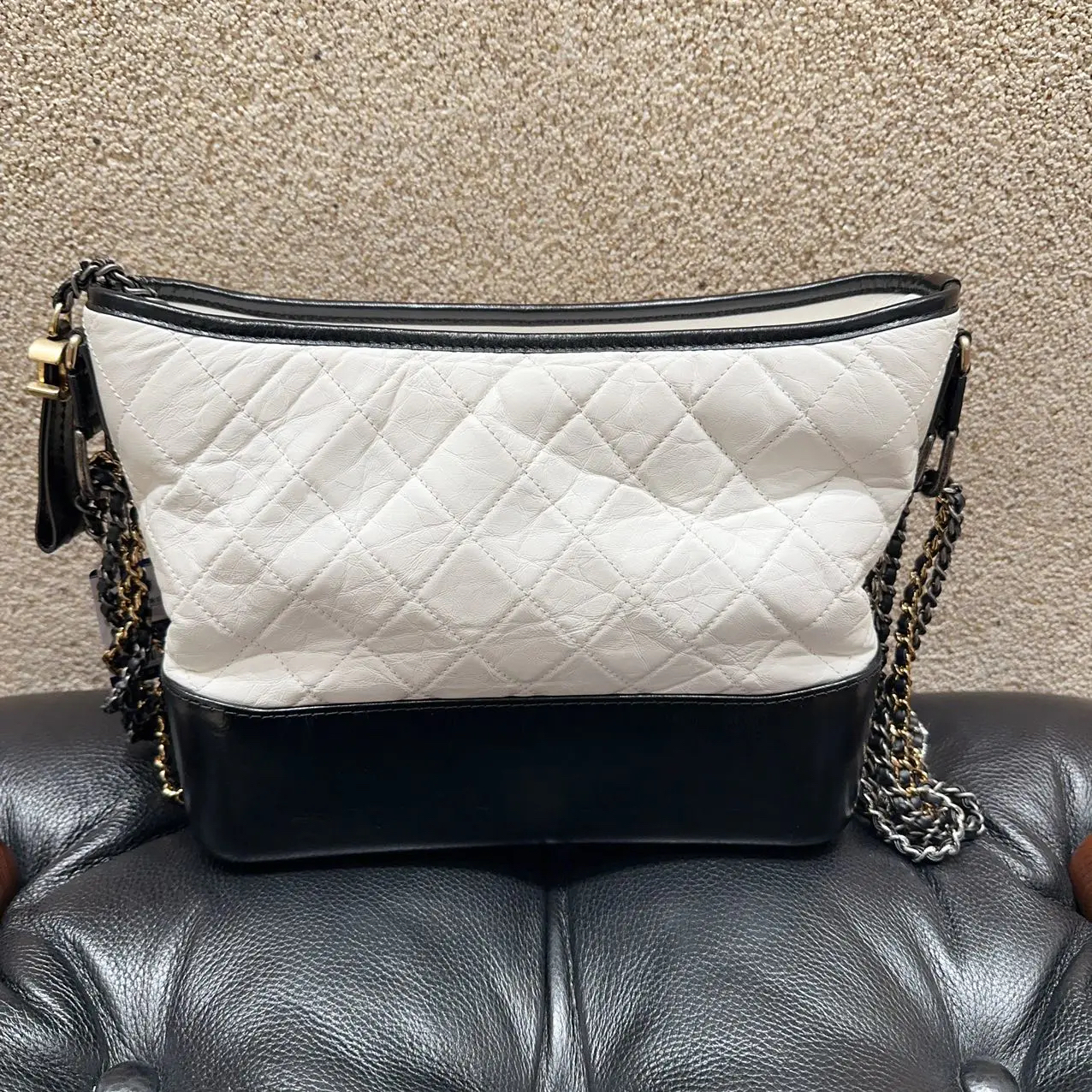 99新 Chanel/香奈儿 Chanel香奈儿 黑白拼色 中号流浪包 25 开