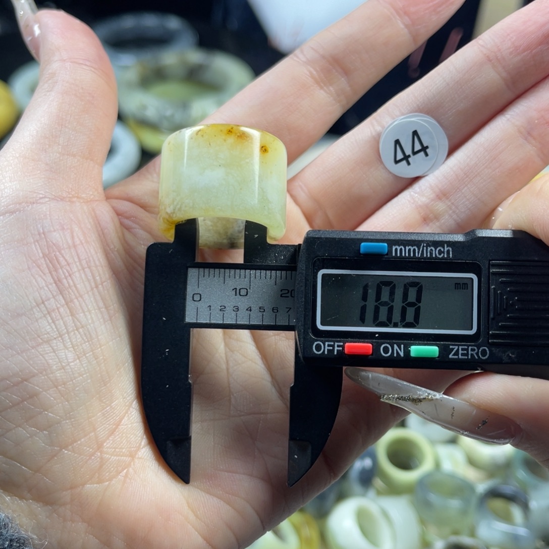 蛇纹石玉未镶嵌戒指