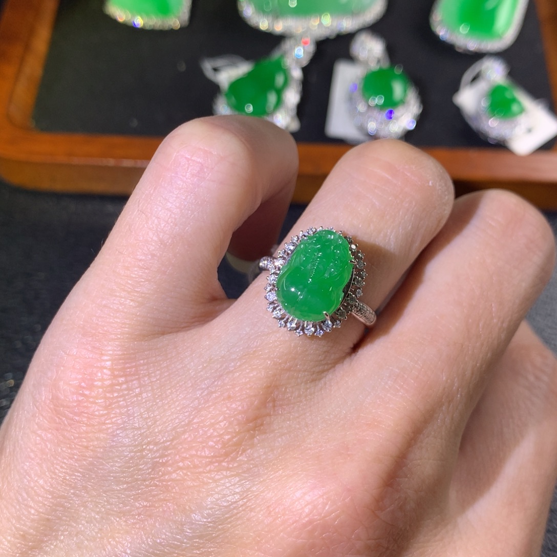 翡翠18K金镶嵌戒指翡翠