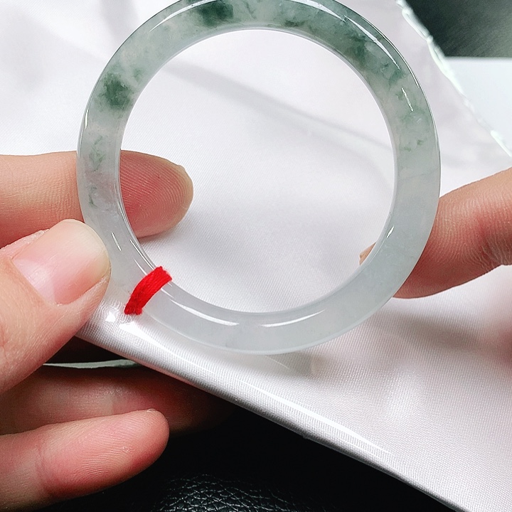 翡翠手镯未镶嵌翡翠手镯未镶嵌