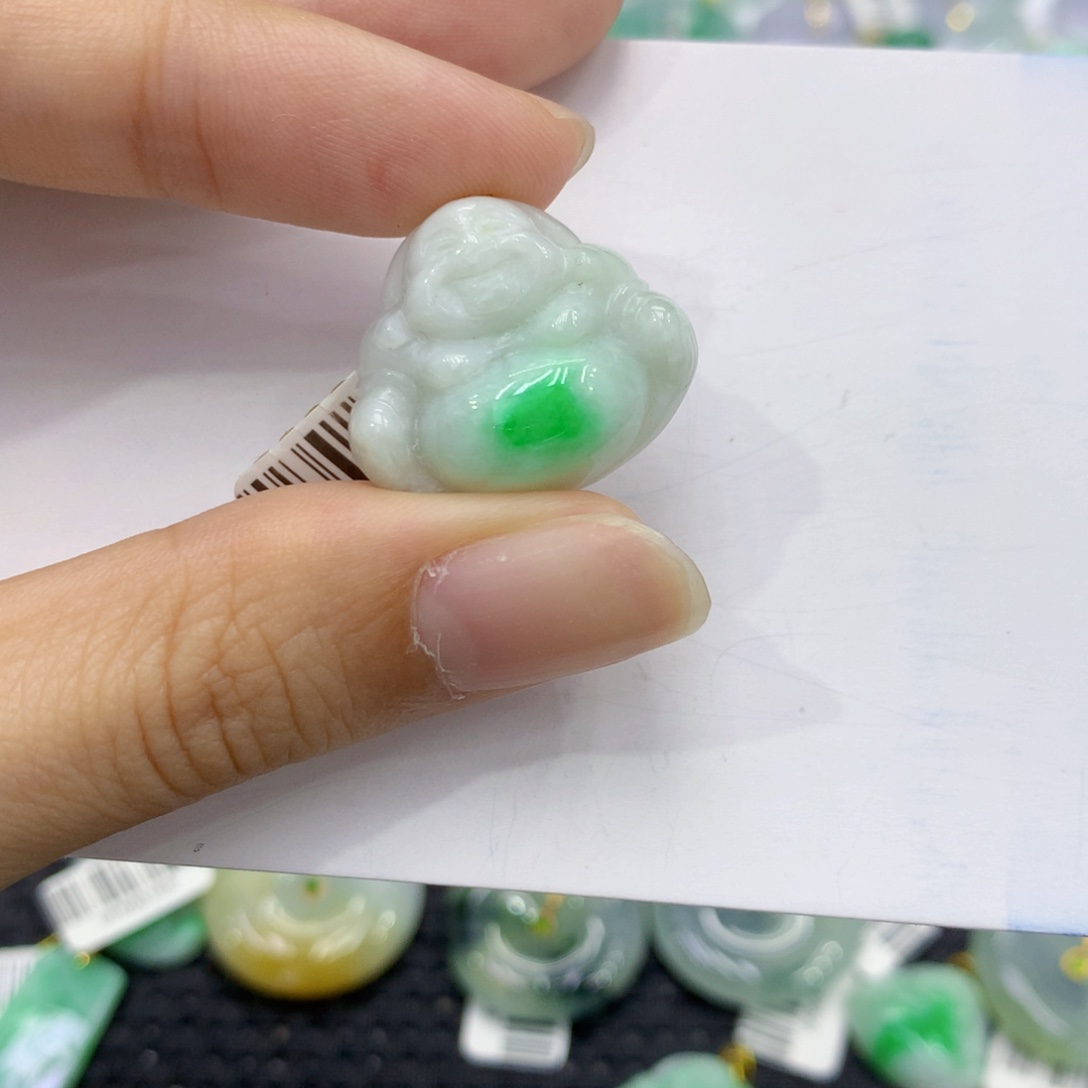 颈饰18K金镶嵌翡翠