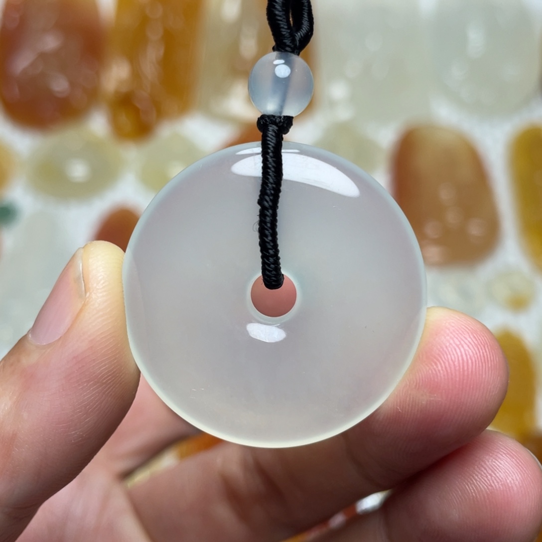 石英质玉（黄龙玉）颈饰合金