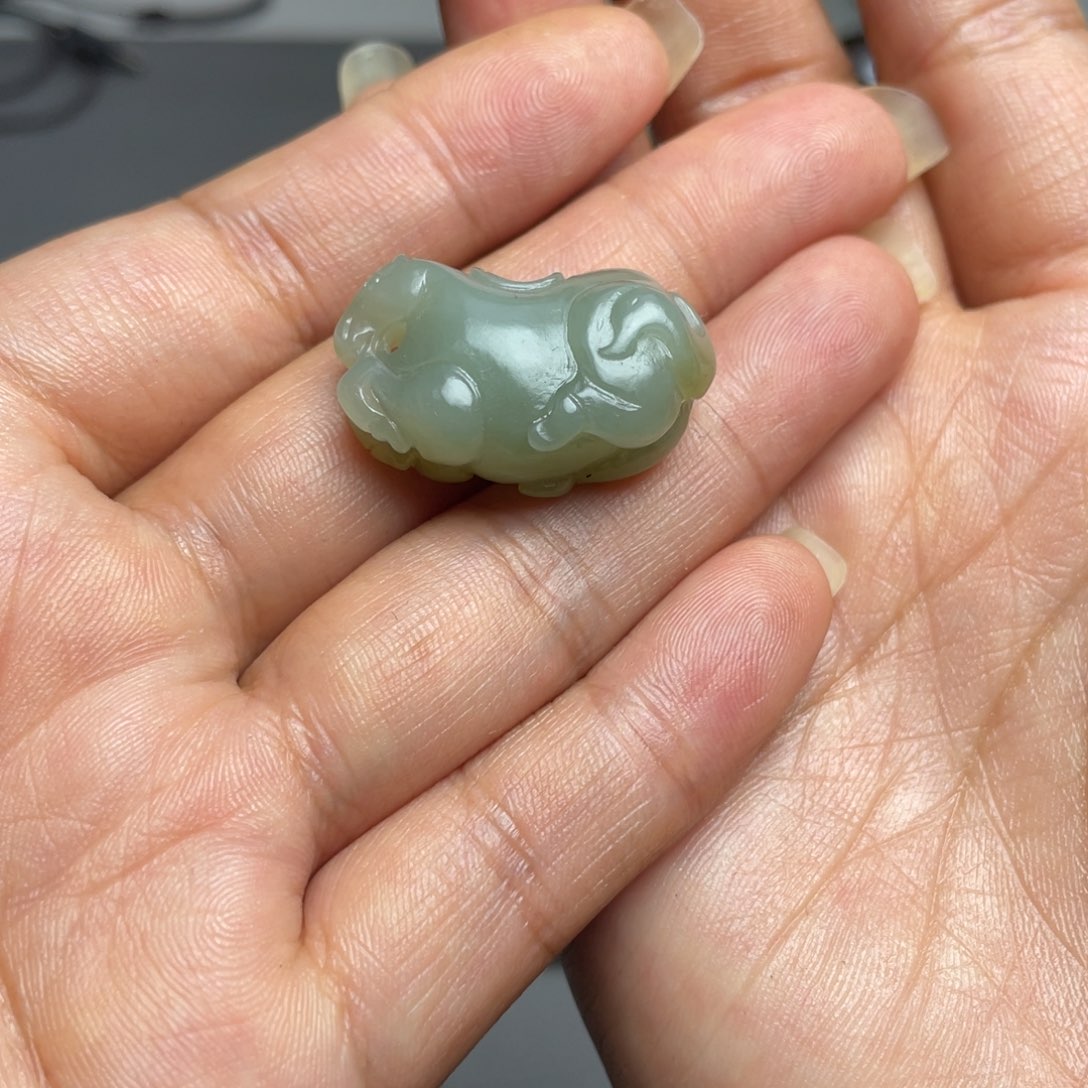 和田玉未镶嵌颈饰豆*果