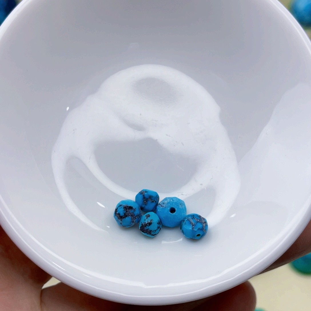 未镶嵌绿松石颈饰