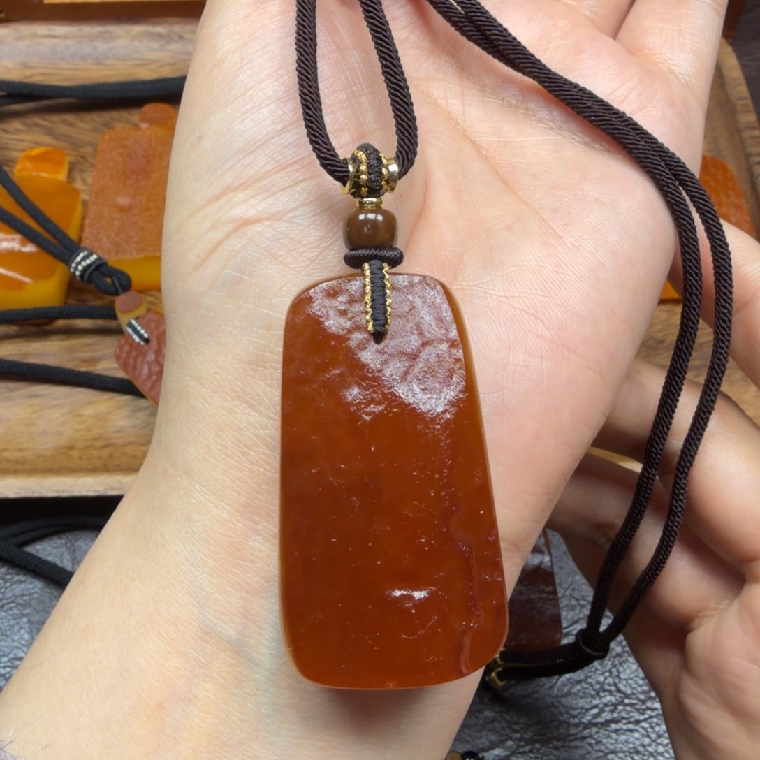 琥珀未镶嵌吊坠(赠链)