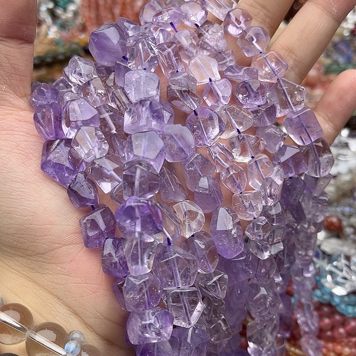 玛瑙/玉髓未镶嵌珠宝半成品一条紫晶不规则刻面