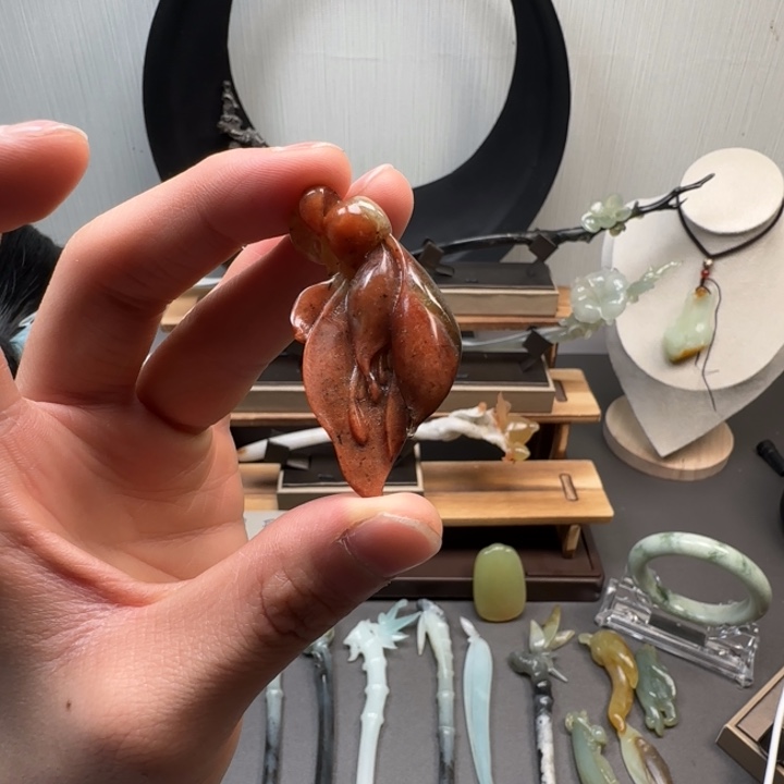 蛇纹石玉未镶嵌颈饰