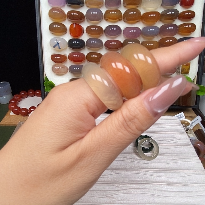 丫****玛瑙/玉髓未镶嵌戒指