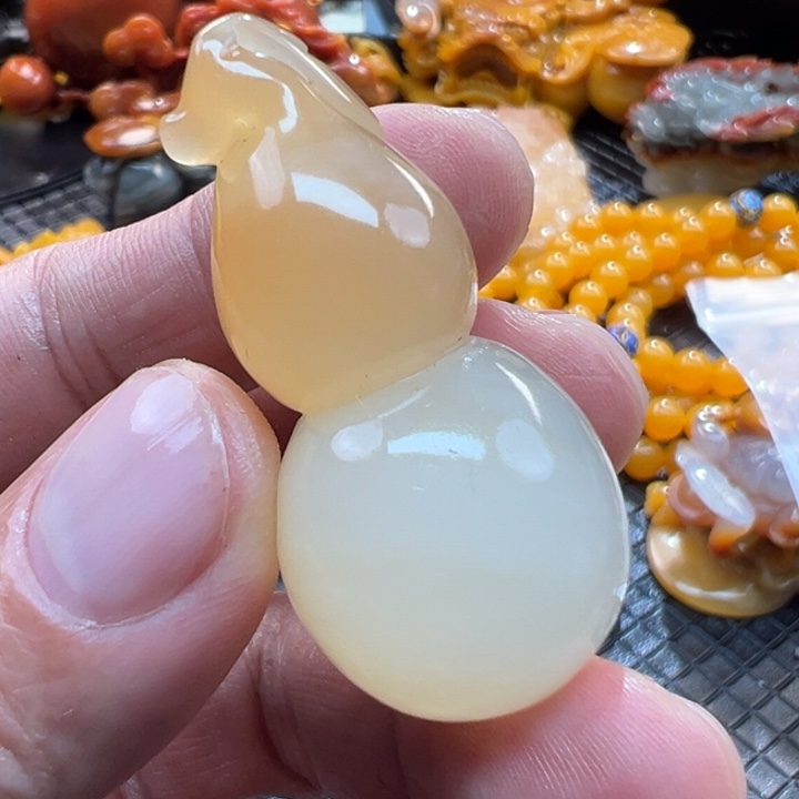 石英质玉（黄龙玉）颈饰未镶嵌