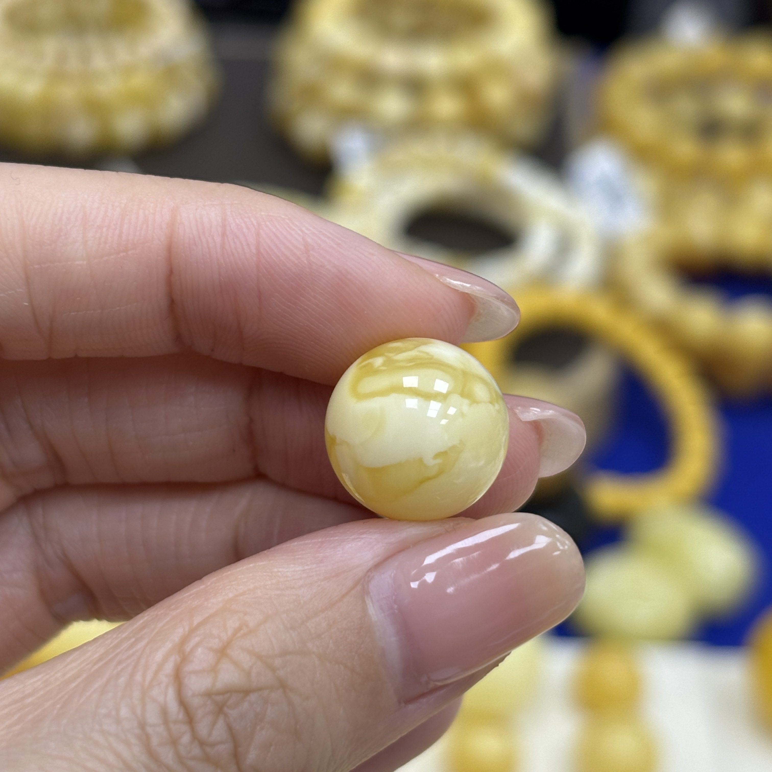 13.6mm 小妖珠宝天然原矿琥珀蜜蜡