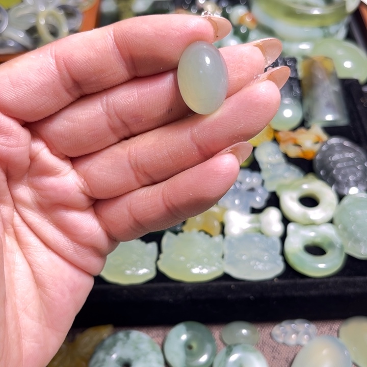 合金蛇纹石玉颈饰