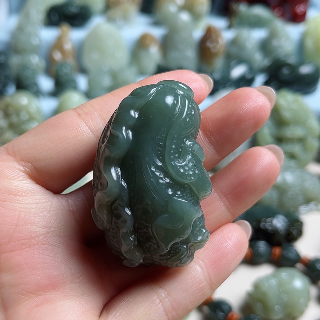 和田玉未镶嵌把件