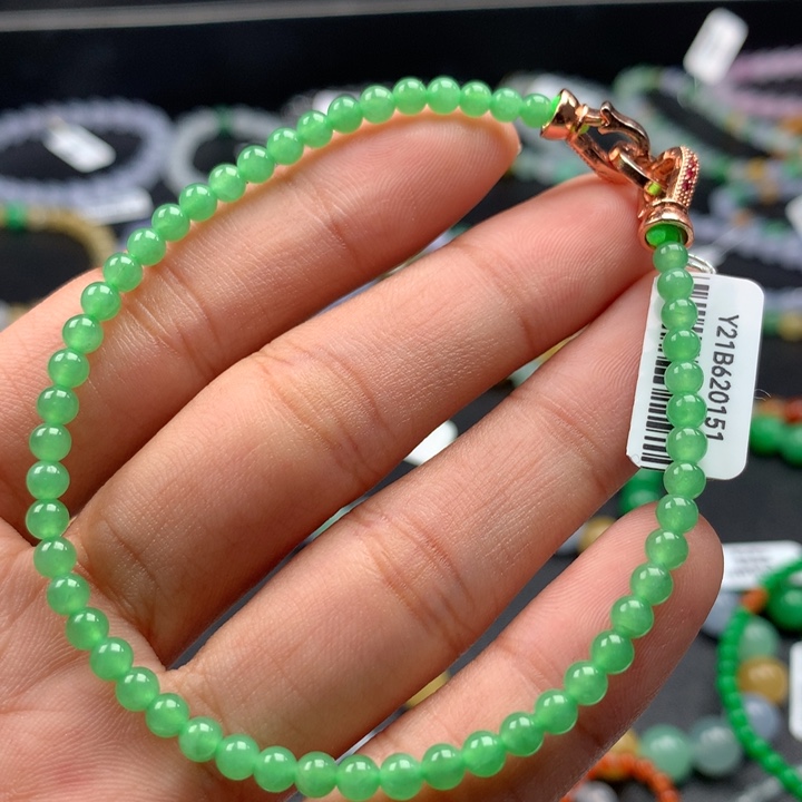 翡翠手镯未镶嵌卡