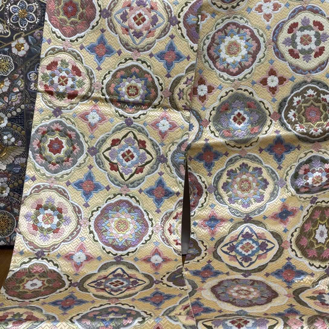 织绣纳纱绣工作的