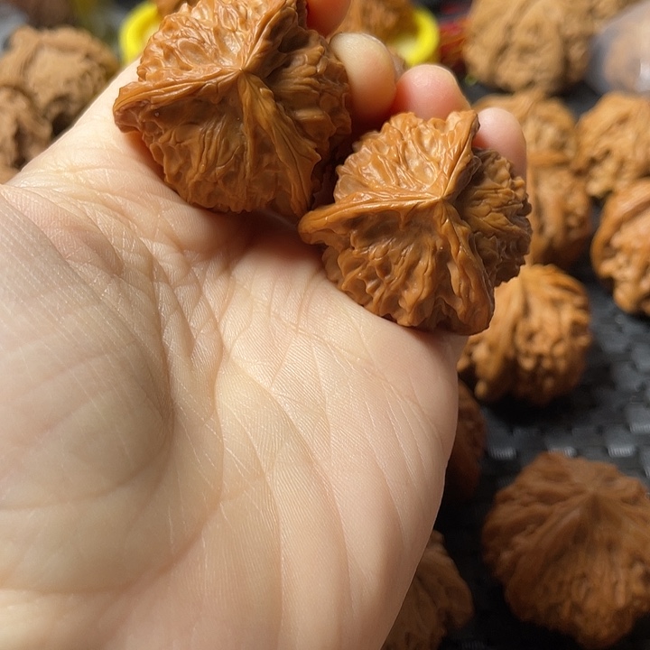 小***东文玩核桃把件36盘山