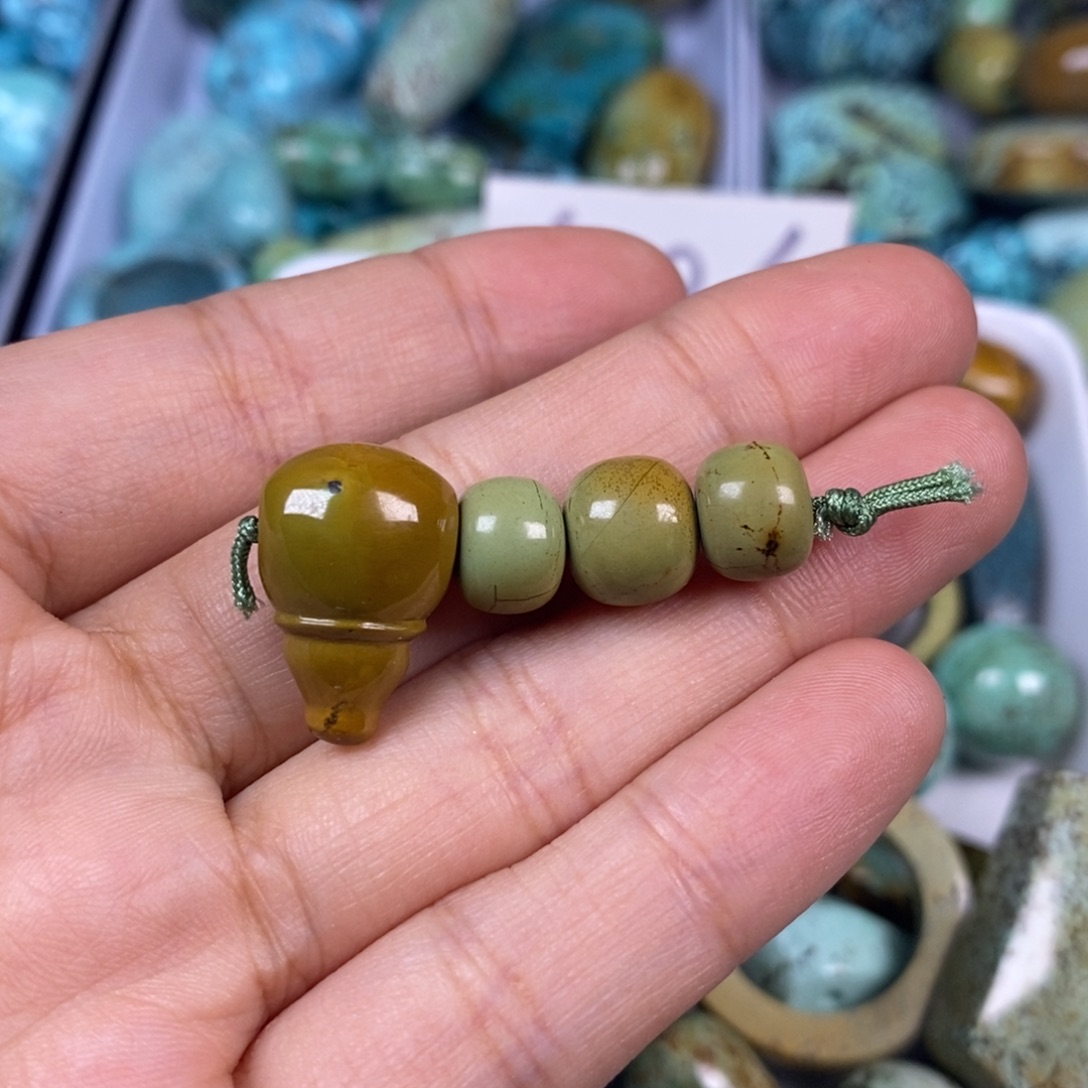 绿松石未镶嵌颈饰