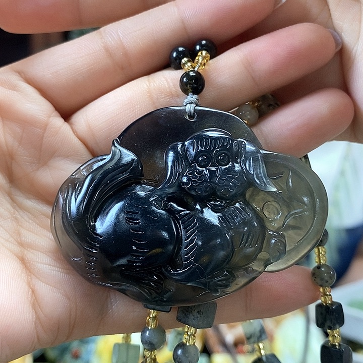 蛇纹石玉未镶嵌颈饰