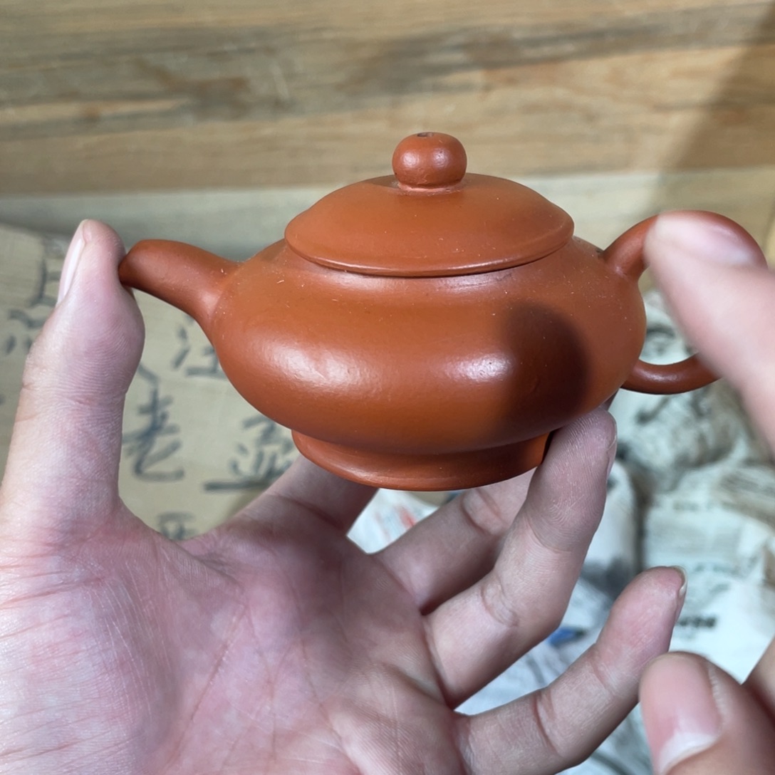 紫砂茶壶老厂紫砂壶一件。