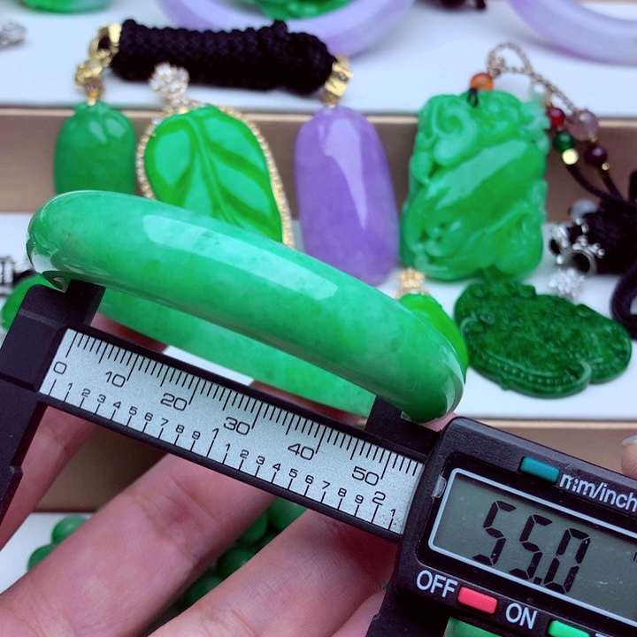 翡翠未镶嵌手镯＿＿：