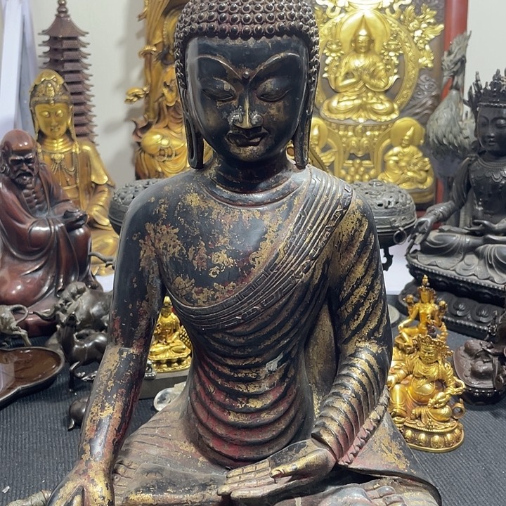 梁***馆瓷三宝佛。                 