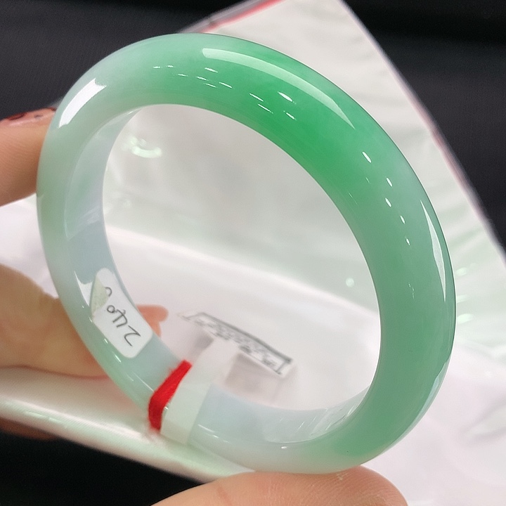 翡翠手镯未镶嵌正圈57