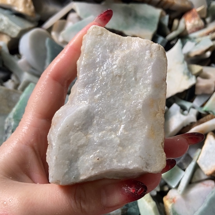 翡翠颈饰未镶嵌天然翡翠