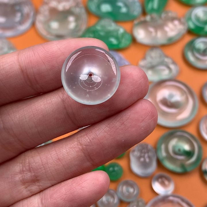 翡翠挂件未镶嵌….