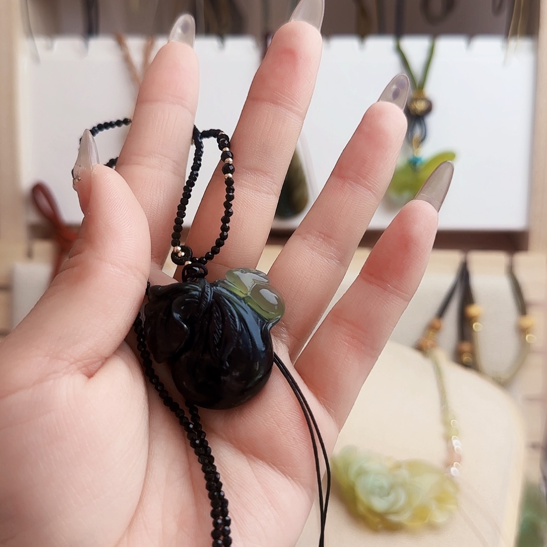 龙***忧蛇纹石玉合金颈饰