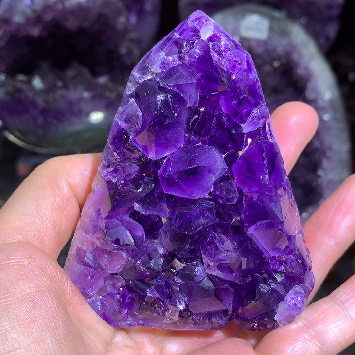 未镶嵌水晶大型摆件（非配饰）