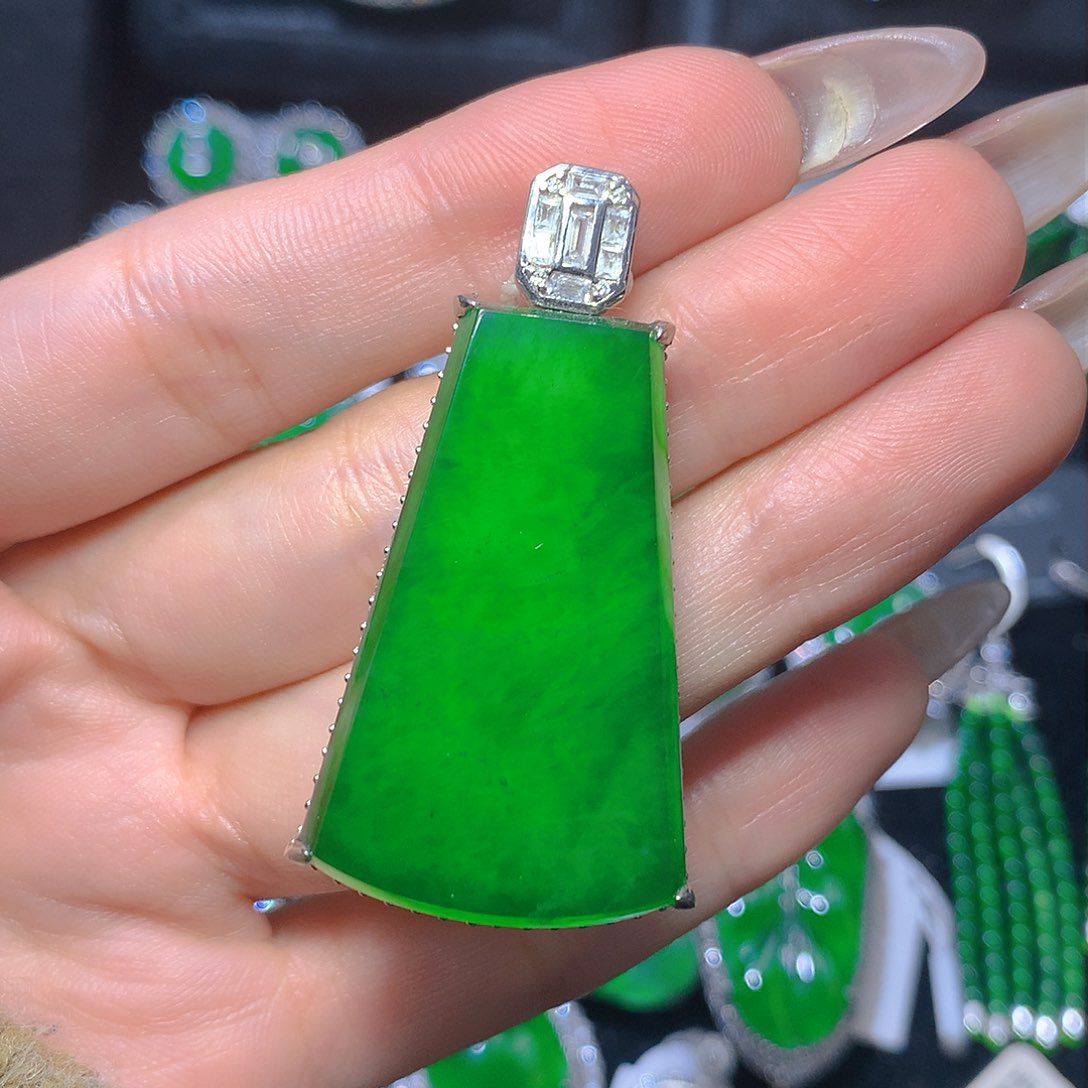 翡翠吊坠(不含链)银S925镶嵌乾**道翡翠