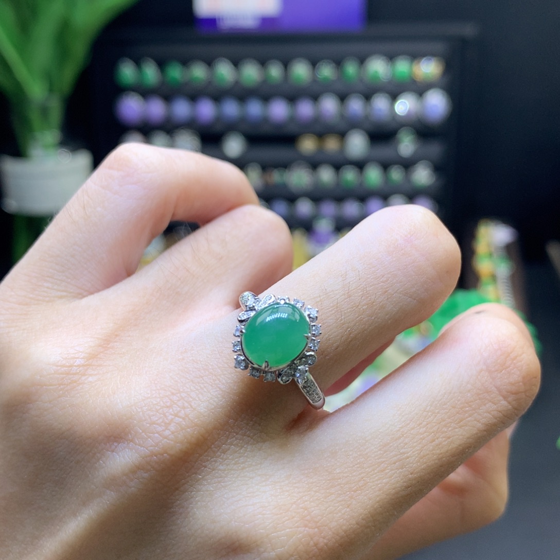 翡翠18K金镶嵌颈饰