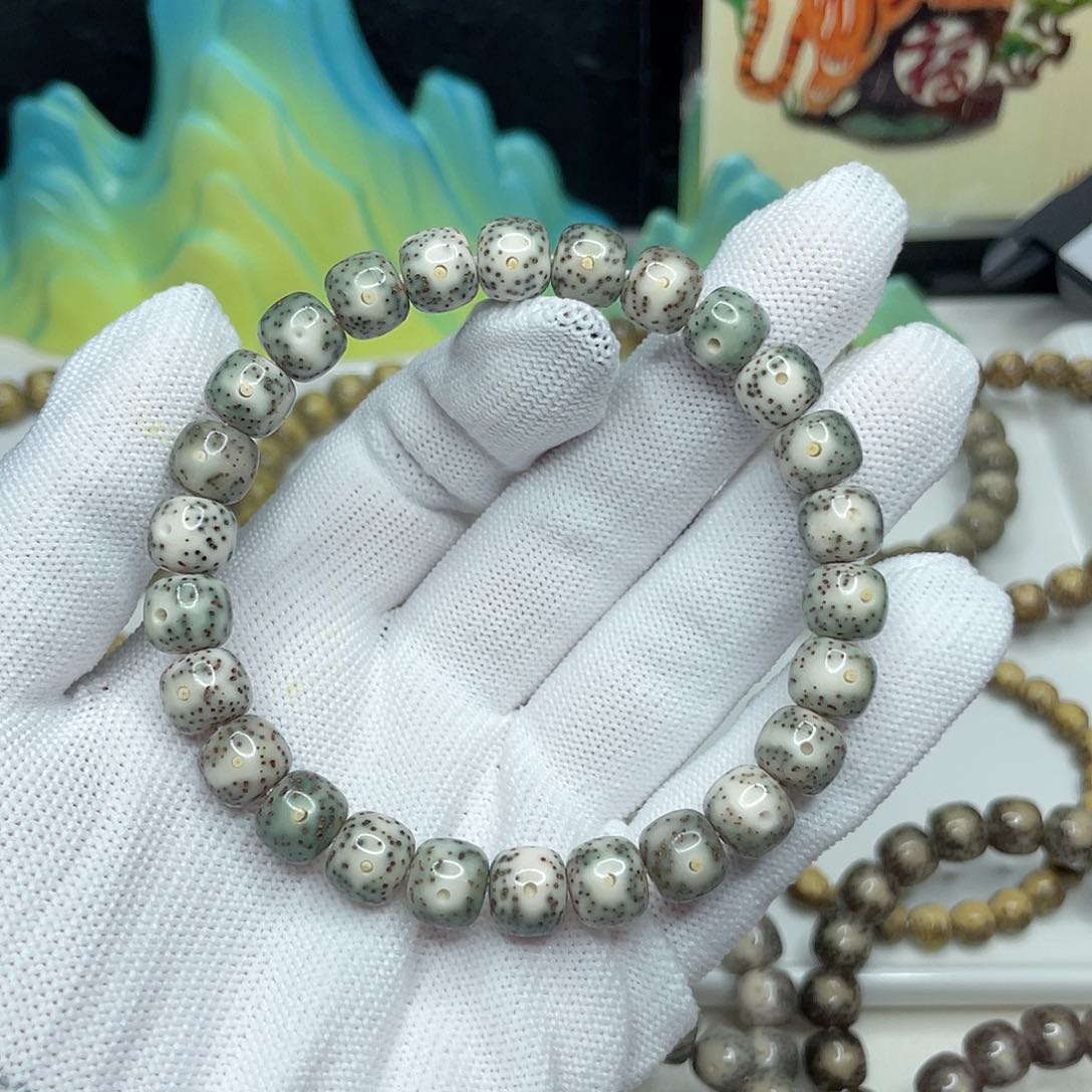 星月菩提手串45。9/8青花瓷绿包白一线天