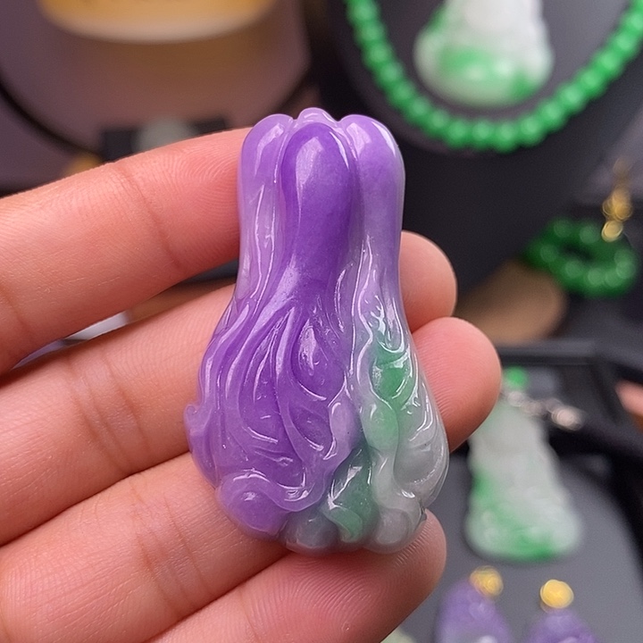 翡翠未镶嵌吊坠(赠链)