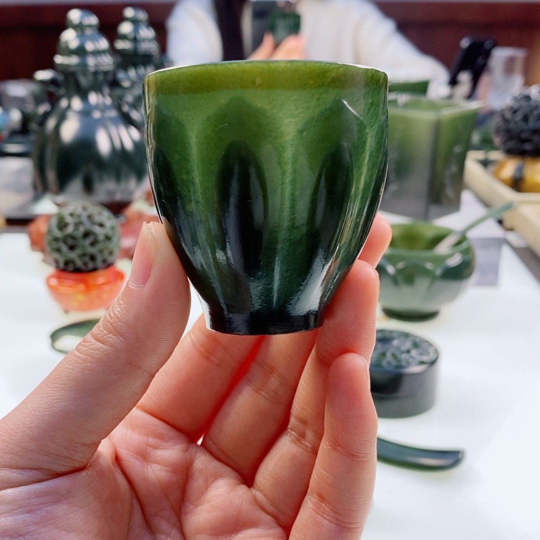 和田玉（青玉）摆件未镶嵌微瑕