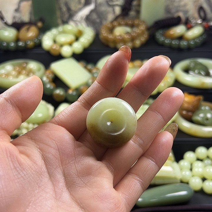 岫岩老玉（透闪石质玉）未镶嵌颈饰