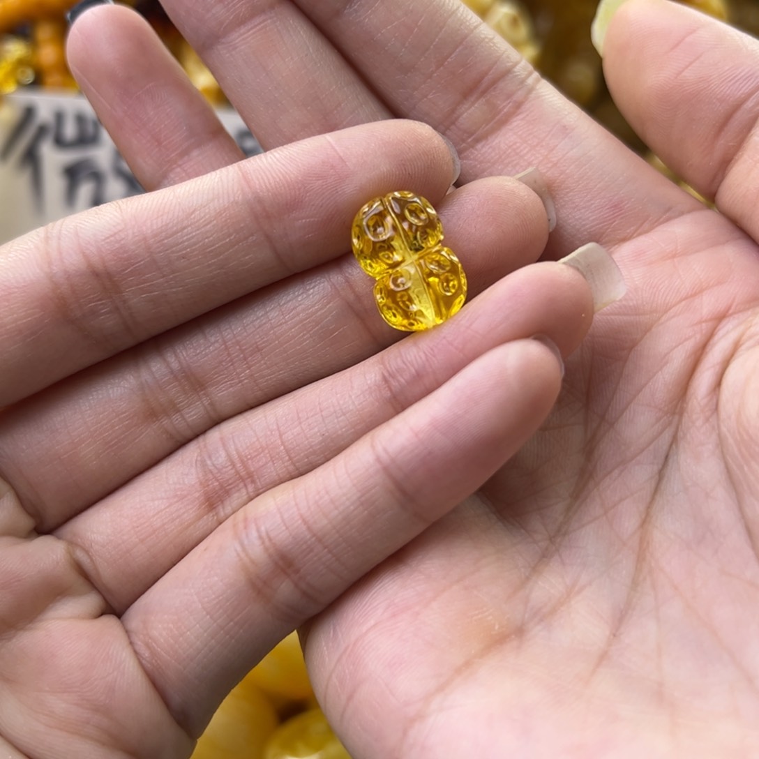 琥珀珠宝奇石未镶嵌