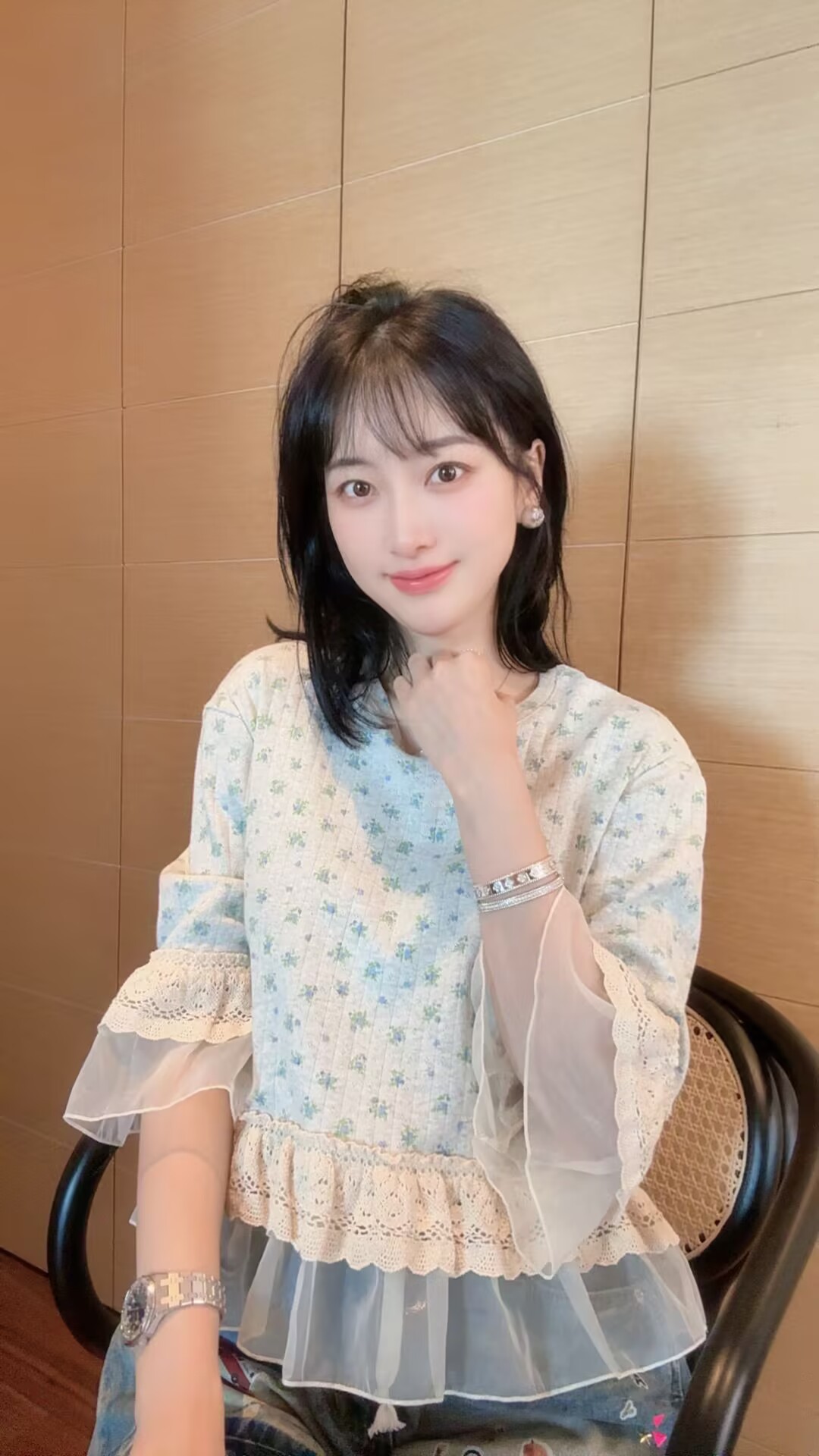 【张静芝】满身碎花拼撞色欧根纱木耳花边减龄时髦女生T恤