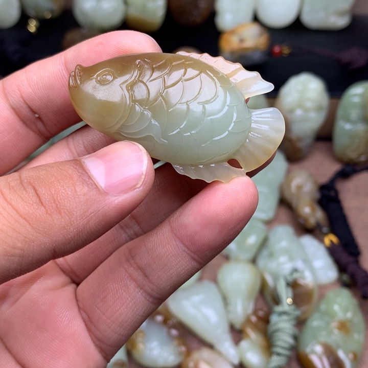 咖***啡和田玉（糖玉）未镶嵌颈饰