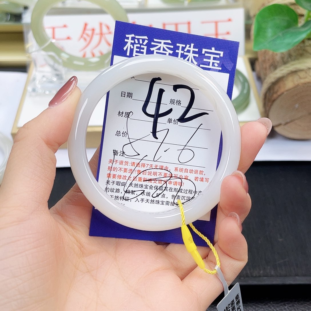 和田玉手镯未镶嵌