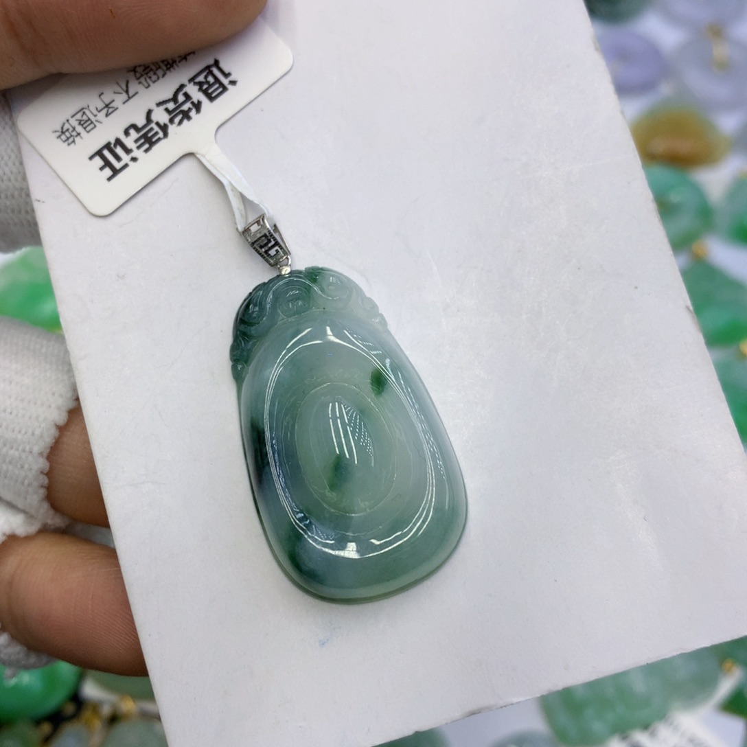 翡翠颈饰未镶嵌翡翠