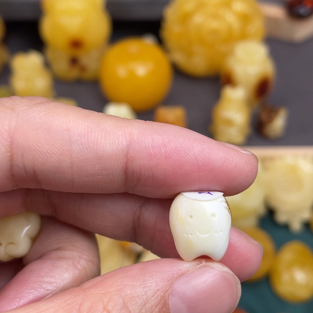 未镶嵌琥珀裸石蜜蜡